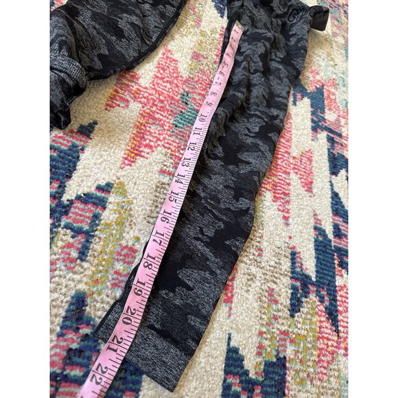 Gymshark Black Camo Leggings - Picture 5 of 6